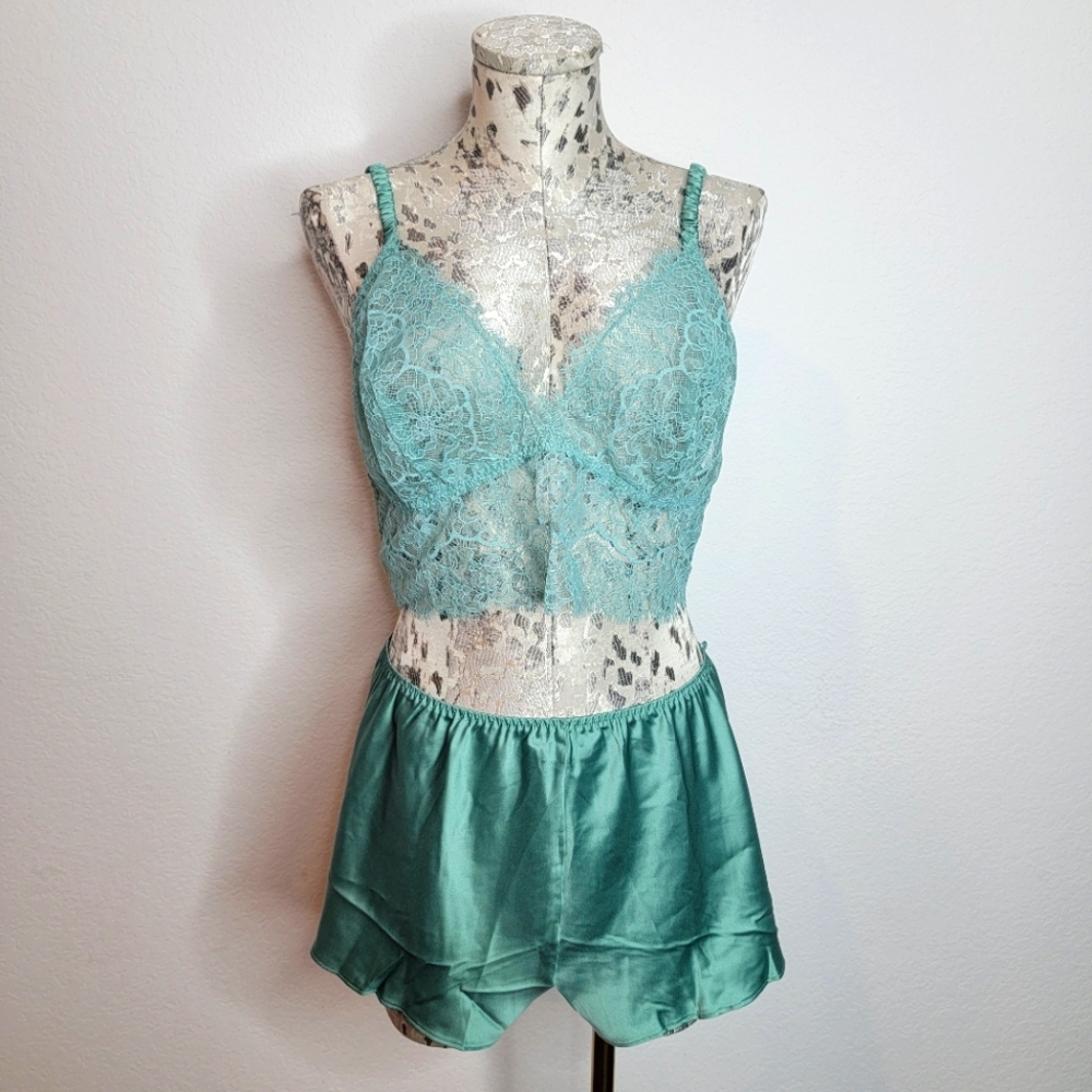 Victoria's Secret Pajama Lace Bralette Cami Set. - Picture 4 of 12